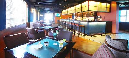 Hulhule Island Hotel