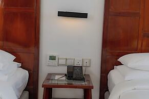Hulhule Island Hotel