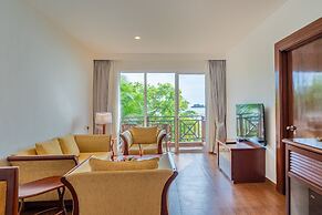 Hulhule Island Hotel
