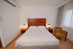 Hulhule Island Hotel