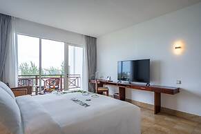 Hulhule Island Hotel