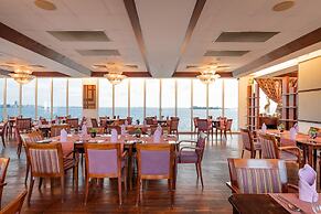 Hulhule Island Hotel