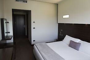 HOTEL SELENE POMEZIA