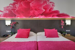 Flash Hotel – Adults recommended