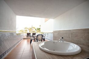 Playavera Hotel - Naturist Friendly