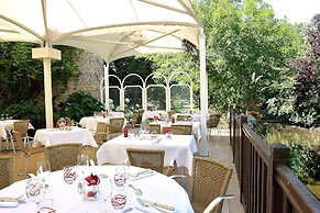 Logis Le Cheval Blanc et Clovis