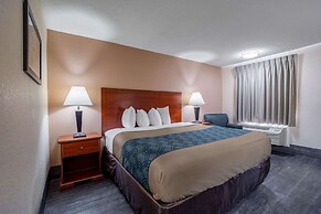 Econo Lodge Inn & Suites