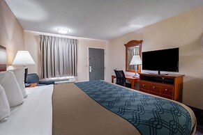 Econo Lodge Inn & Suites