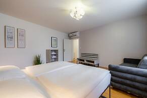 EA ApartHotel Melantrich