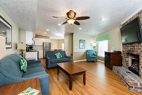 Country Club Villas