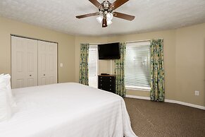 Country Club Villas
