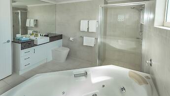 Waters Edge Apartment