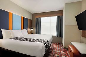 La Quinta Inn & Suites by Wyndham Oxford - Anniston