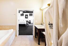 The Delafield Hotel