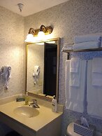 Hearthstone Inn & Suites
