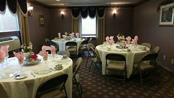 Hearthstone Inn & Suites