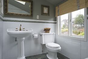 Crystal's View Bed & Breakfast