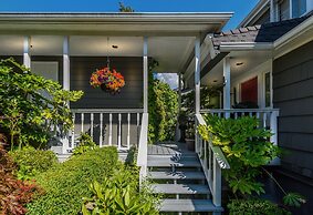 Crystal's View Bed & Breakfast