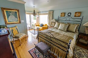 Crystal's View Bed & Breakfast