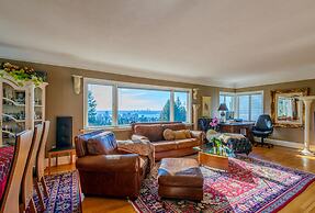 Crystal's View Bed & Breakfast