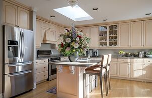 Crystal's View Bed & Breakfast