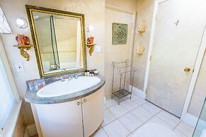 Crystal's View Bed & Breakfast