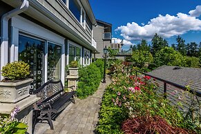 Crystal's View Bed & Breakfast