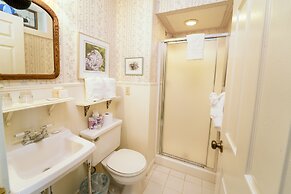 Yelton Manor Bed & Breakfast