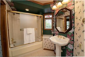 Yelton Manor Bed & Breakfast