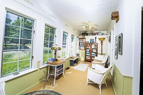 Yelton Manor Bed & Breakfast