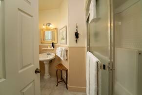 Yelton Manor Bed & Breakfast