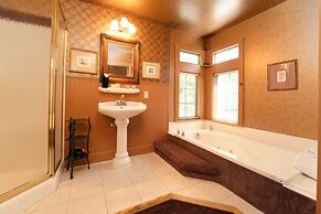 Yelton Manor Bed & Breakfast