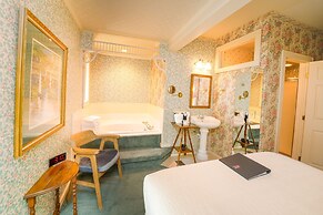 Yelton Manor Bed & Breakfast