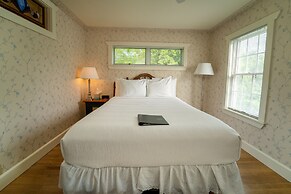 Yelton Manor Bed & Breakfast