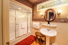 Yelton Manor Bed & Breakfast