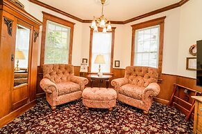 Yelton Manor Bed & Breakfast