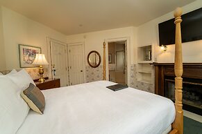 Yelton Manor Bed & Breakfast