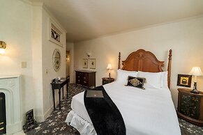 Yelton Manor Bed & Breakfast