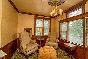 Yelton Manor Bed & Breakfast