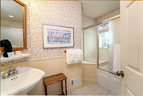 Yelton Manor Bed & Breakfast