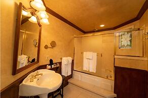 Yelton Manor Bed & Breakfast