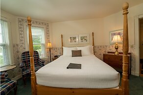 Yelton Manor Bed & Breakfast