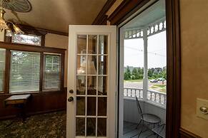 Yelton Manor Bed & Breakfast