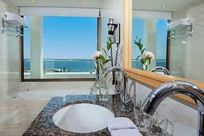 Constantinou Bros Pioneer Beach Hotel