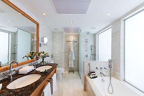 Constantinou Bros Pioneer Beach Hotel