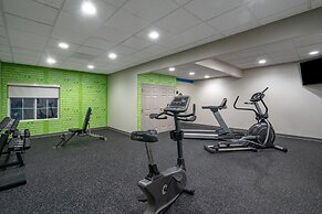 La Quinta Inn & Suites by Wyndham Latham Albany Airport