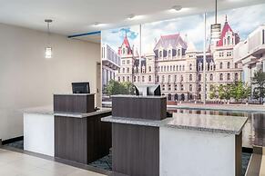 La Quinta Inn & Suites by Wyndham Latham Albany Airport