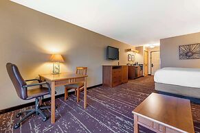 Best Western Premier The Lodge on Lake Detroit