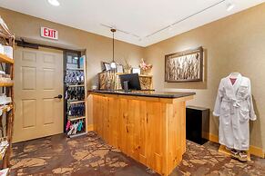 Best Western Premier The Lodge on Lake Detroit