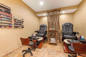 Best Western Premier The Lodge on Lake Detroit